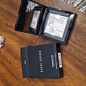 Bobbi Brown Highlighting Powder in Pink Glow -NEW IN BOX